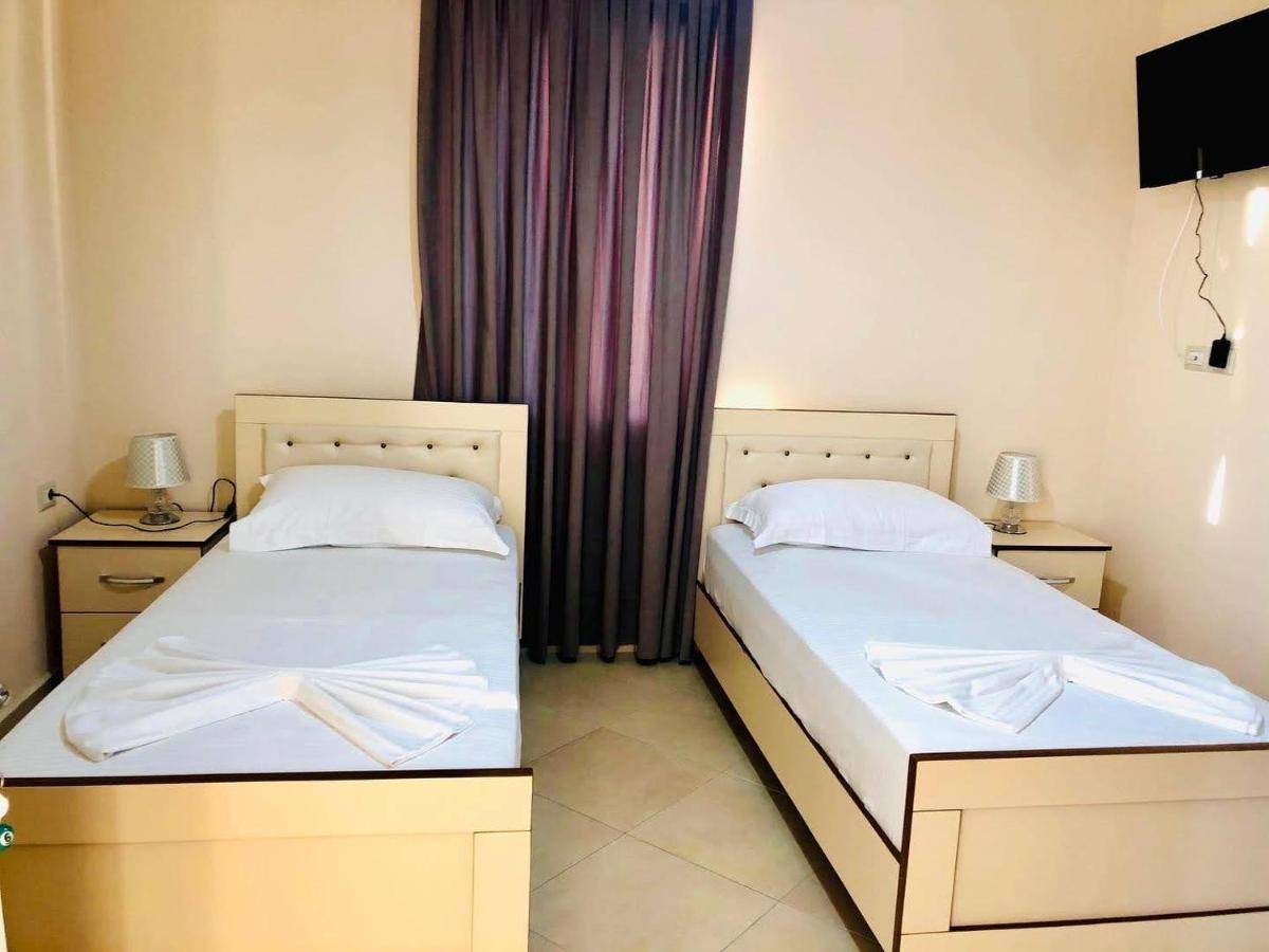 R Hotel Corovode Ngoại thất bức ảnh