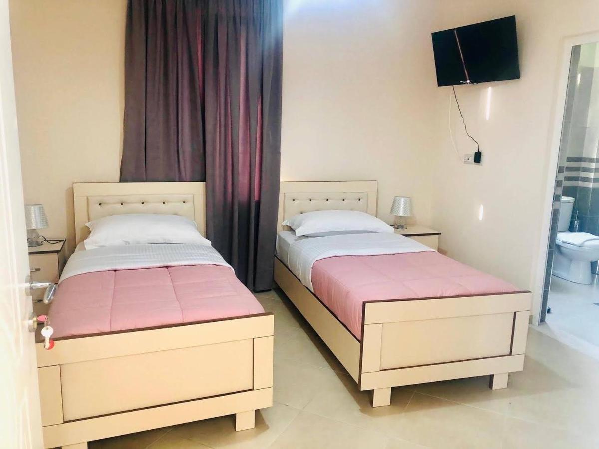 R Hotel Corovode Ngoại thất bức ảnh