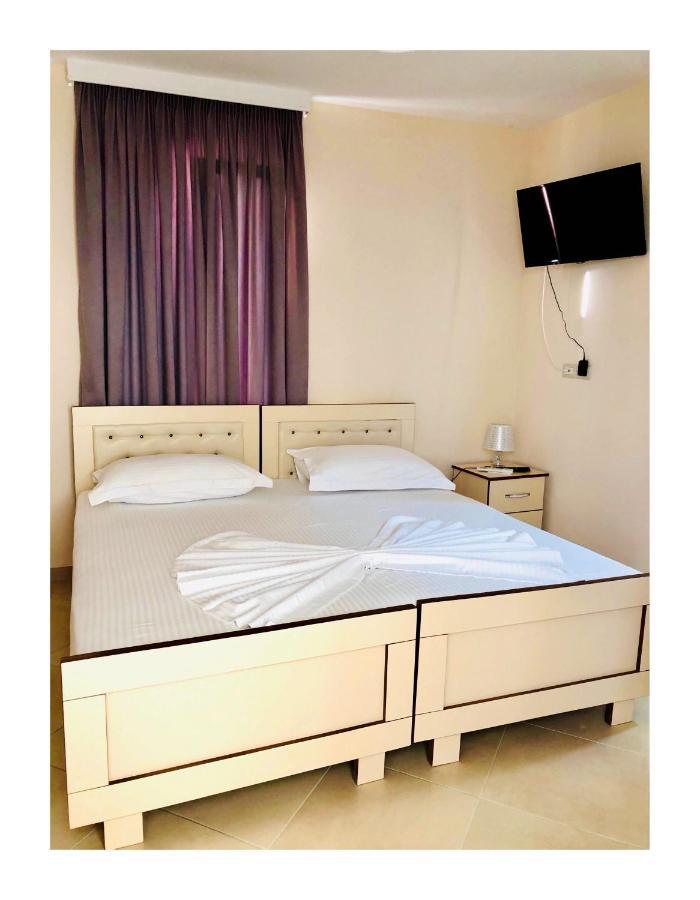 R Hotel Corovode Ngoại thất bức ảnh