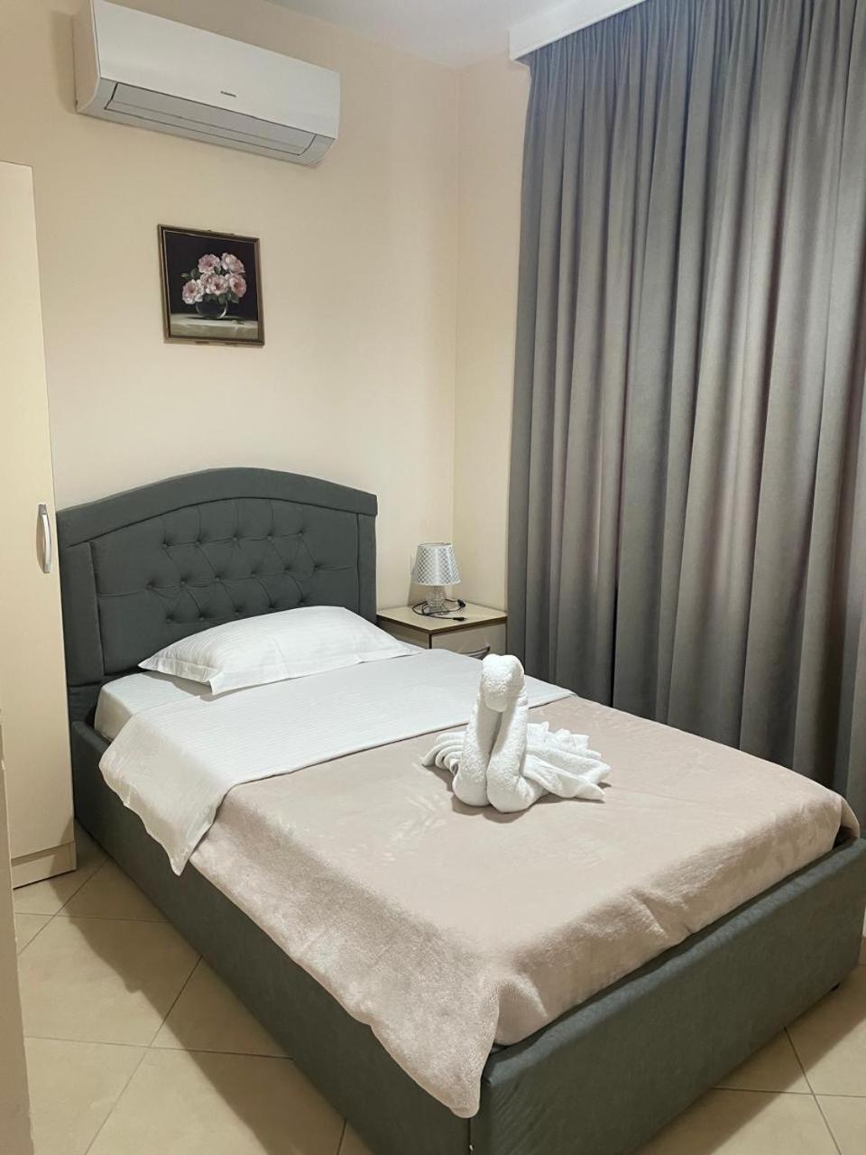 R Hotel Corovode Ngoại thất bức ảnh