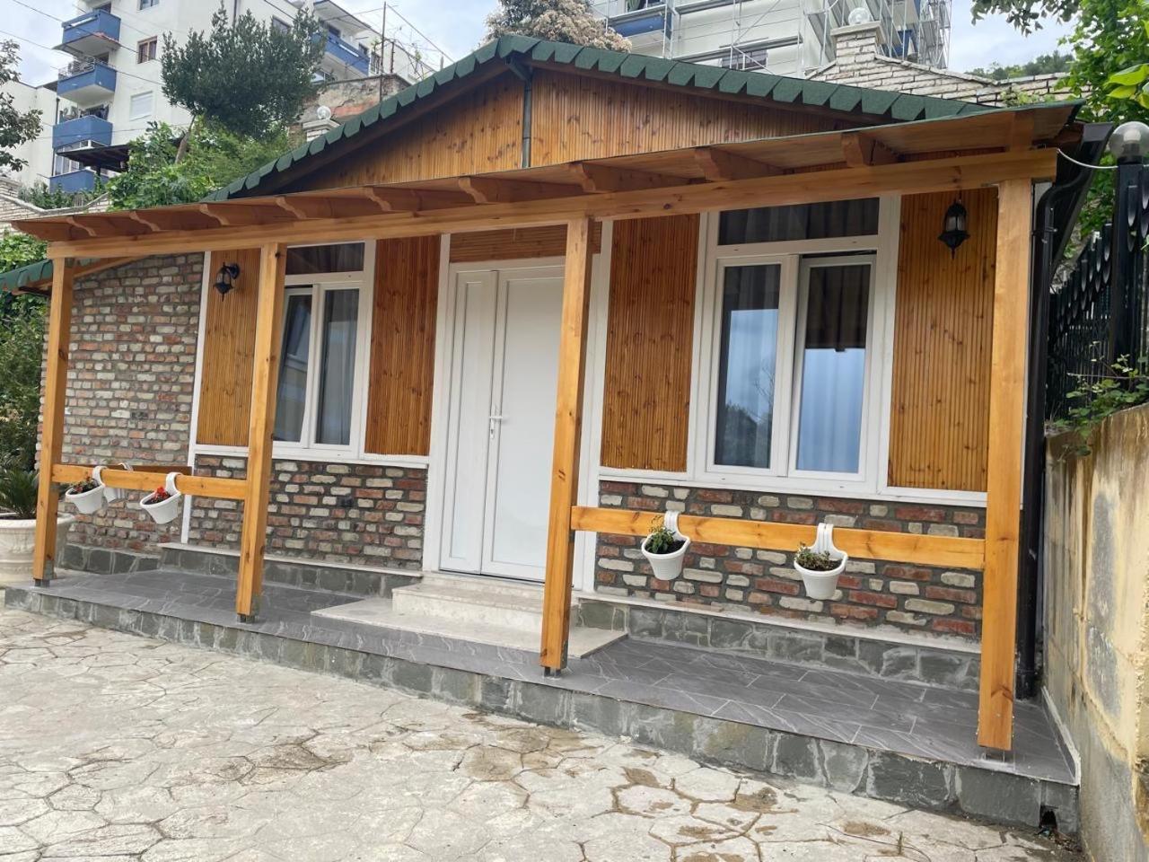 R Hotel Corovode Ngoại thất bức ảnh