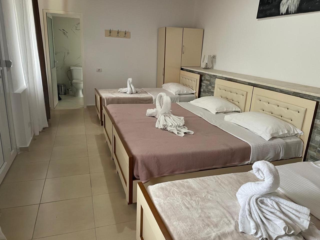 R Hotel Corovode Ngoại thất bức ảnh